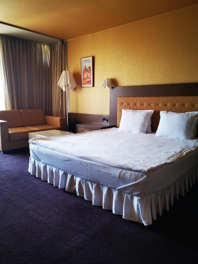 Park Hotel Romantica Свілєнґрад Екстер'єр фото