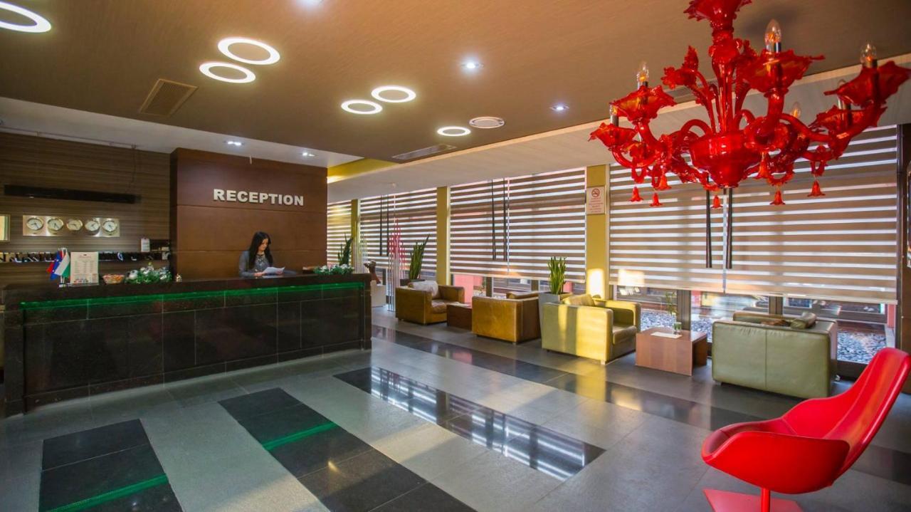 Park Hotel Romantica Свілєнґрад Екстер'єр фото